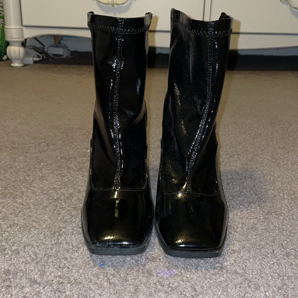Qupid Faux Leather Heeled Boots size 6